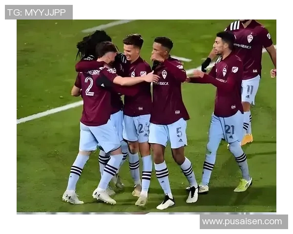 足球明星在球场上的位置与战术角色解析及其对比赛的影响 足球明星在球场上的位置与战术角色解析及其对比赛的影响