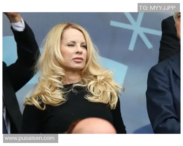 足球明星背后的女人揭秘她们如何支持爱人的职业生涯与生活选择