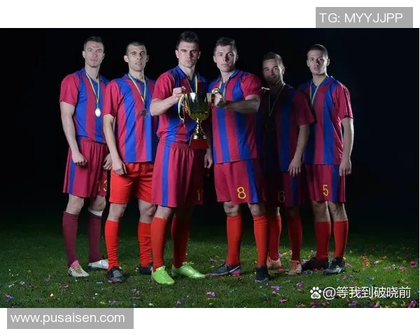 足球明星锋线高清图片展示引领球场风潮尽显风采与激情 足球明星锋线高清图片展示引领球场风潮尽显风采与激情